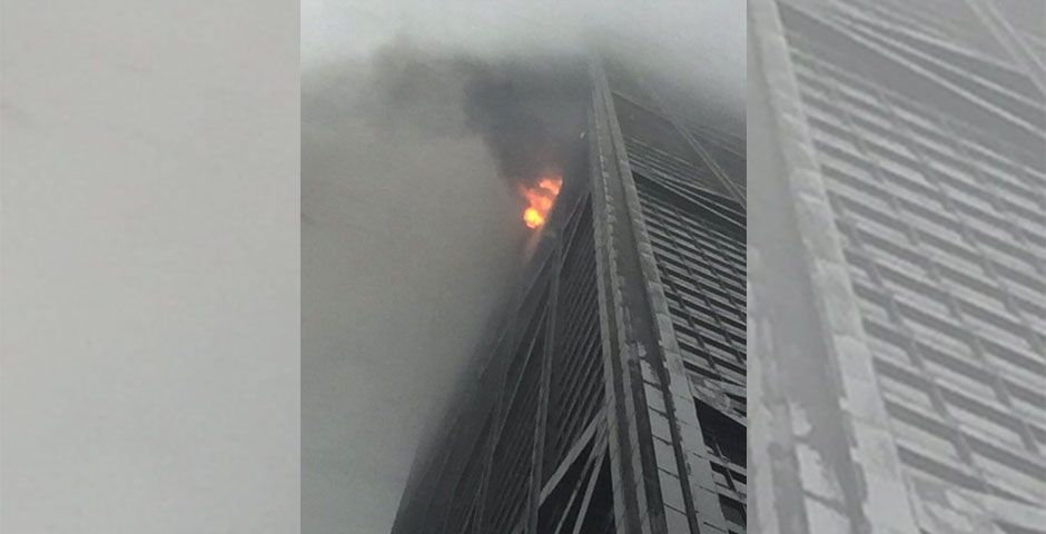 Incendio en edificio de Chicago deja un herido