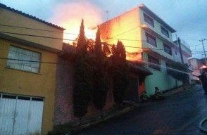 Se incendia fábrica de medias en Cuautitlán Izcalli