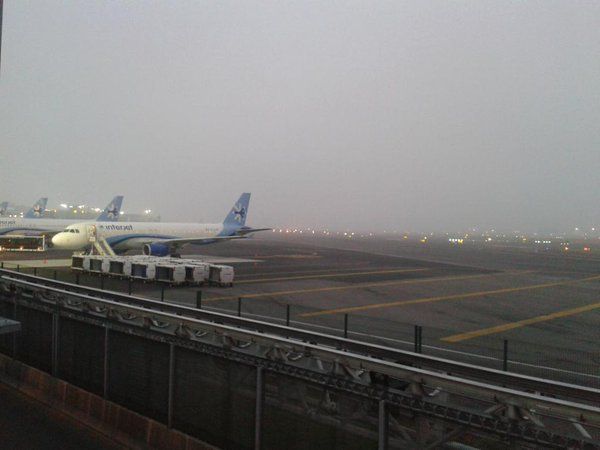 Vuelos sufren cambios en itinerarios tras banco de niebla en el AICM