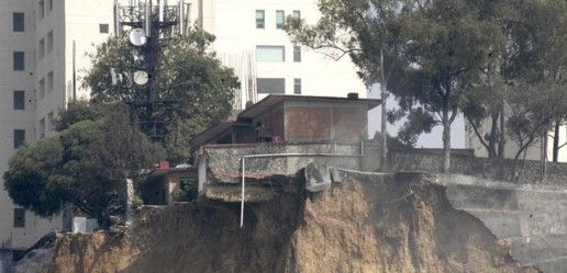 Inicia demolición de la casa de Santa Fe