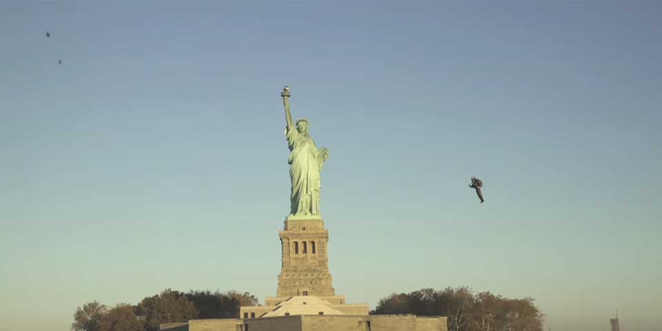 Video: piloto vuela con jetpack junto a Estatua de la Libertad