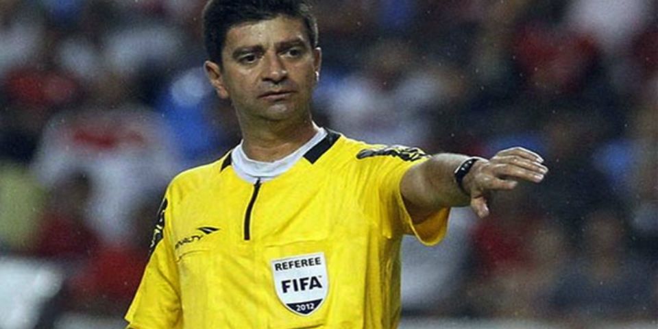 Árbitro explica la razón para rechazar playera de Neymar