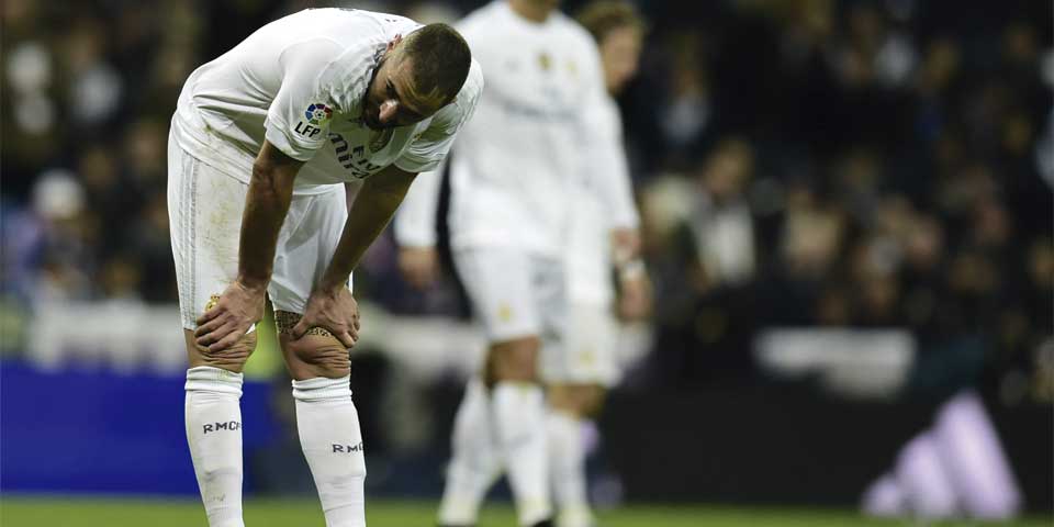 Critican a Benzema por escupir tras La Marsellesa