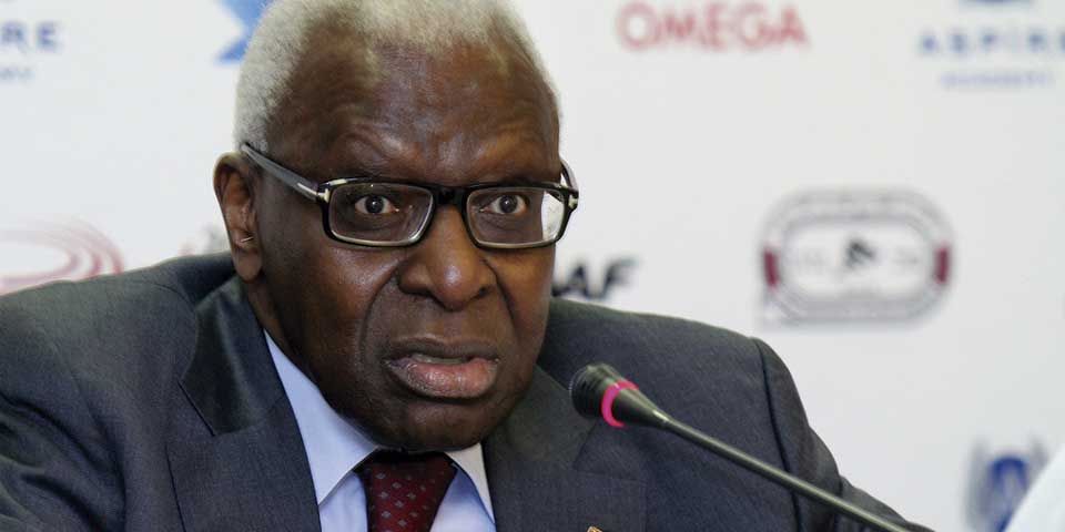 COI suspende a Diack y contempla quitar medallas a rusos