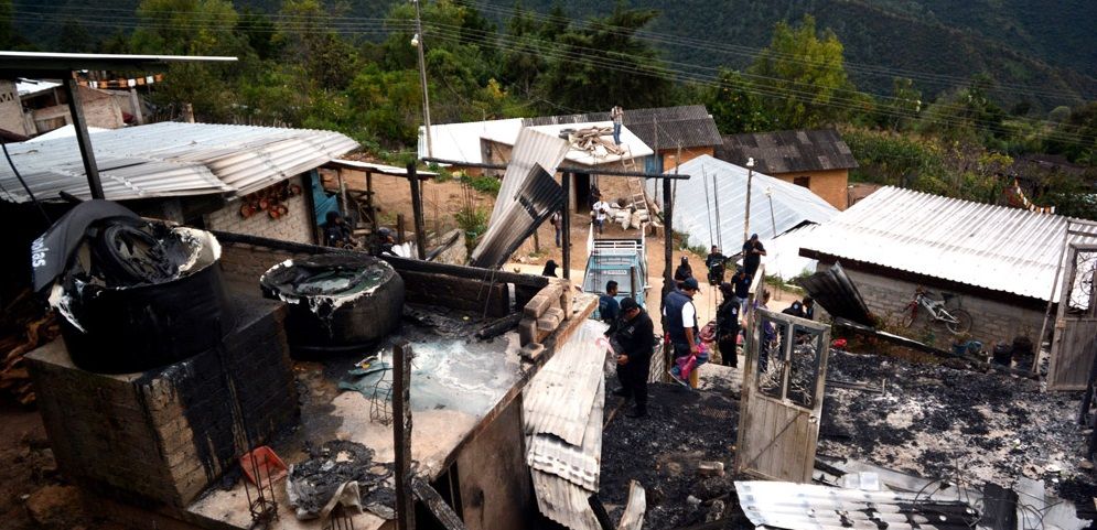 Comando armado mata a familia y levanta a dos hombres en Guerrero
