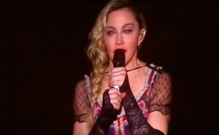 Madonna rinde tributo a muertos en París - madonna-1