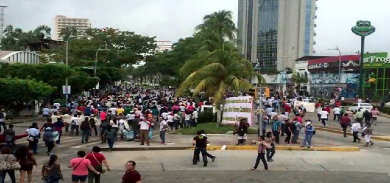Marchan maestros del SUSPEG en Acapulco