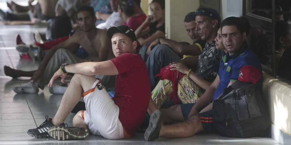 Acusan a Los Zetas de asaltar a migrantes