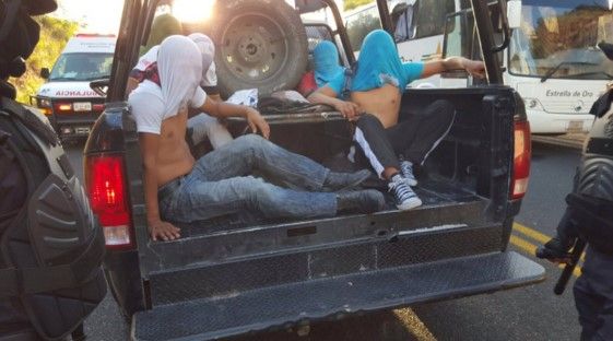 Al menos 13 detenidos por enfrentamientos entre policías y normalistas