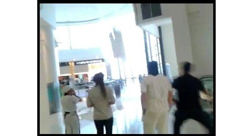Video: techo de centro comercial colapsa por las lluvias Video: techo de centro comercial colapsa por las lluvias