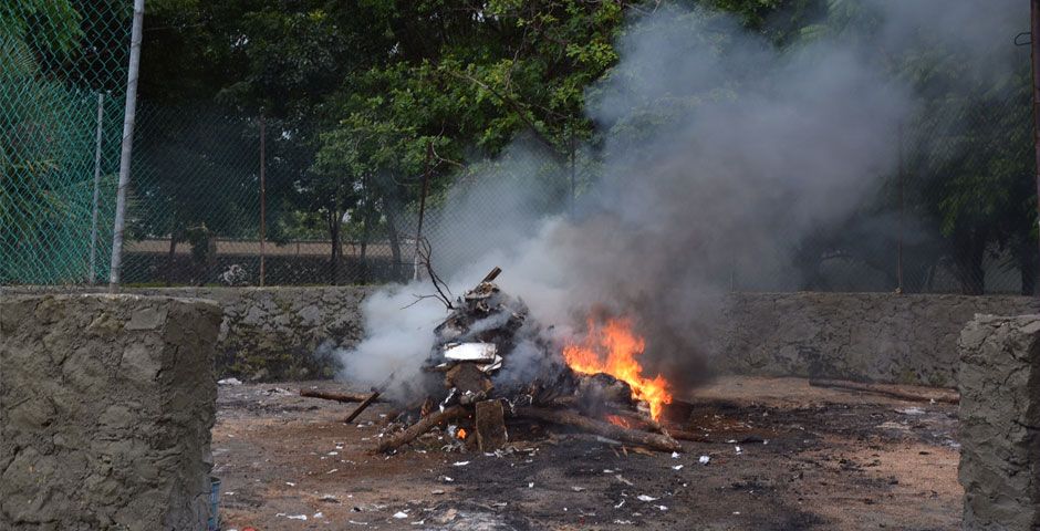 PGR quema 453 kilos de droga y 400 mil productos pirata