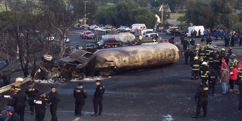 Reabren circulación tras explosión de pipa en Tlalnepantla