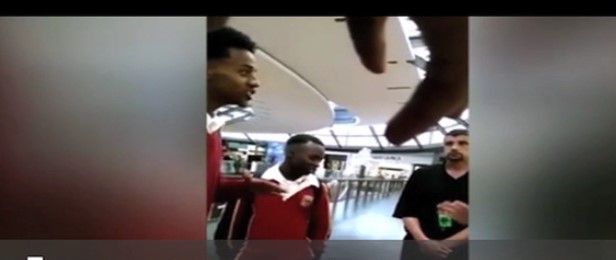 Video: empleado corre a estudiantes negros de tienda Apple