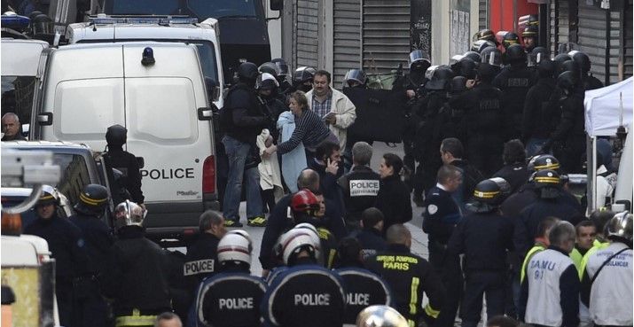 Redada en París evitó ataque a distrito financiero y aeropuerto
