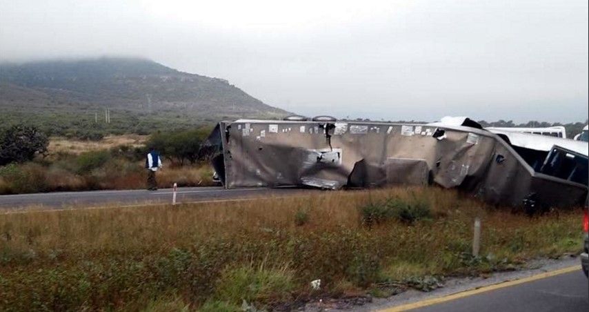 Vuelca autobús en autopista México-Querétaro Vuelca autobús en autopista México-Querétaro