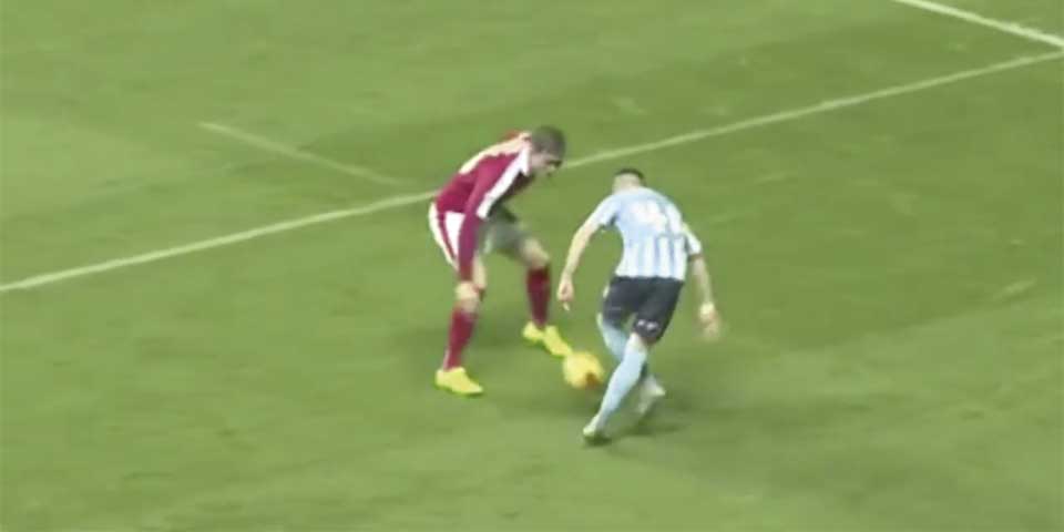 Video: impresionante regate en la League One inglesa Video: impresionante regate en la League One inglesa