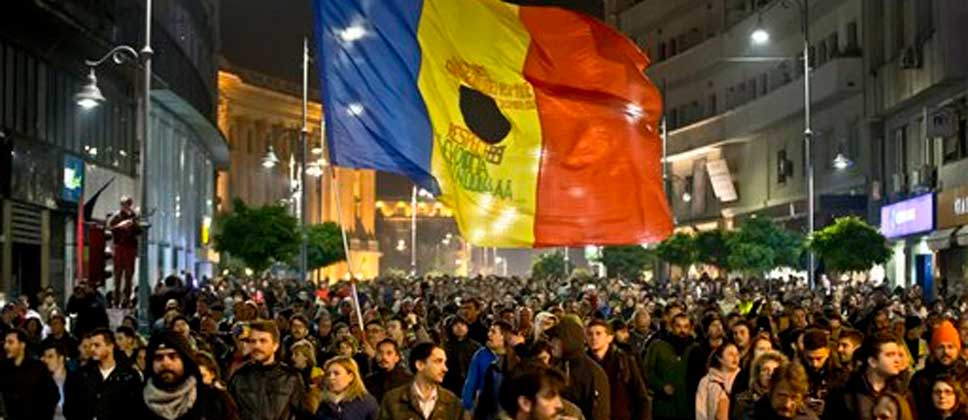 Dimite gobierno de Rumania por protestas