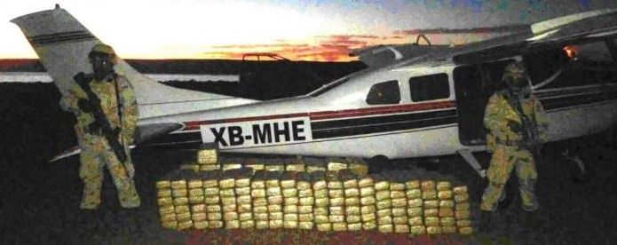 Hallan avión cargado de mariguana en Baja California