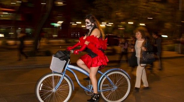 Paseo ciclista de Día de Muertos logra 95 mil asistentes