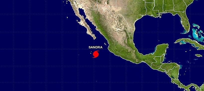 Sandra se degrada a huracán categoría 2