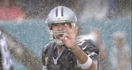 Tony Romo vuelve con los Vaqueros y gana ante Delfines