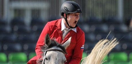 Encuentran a pentatleta ruso muerto en hotel