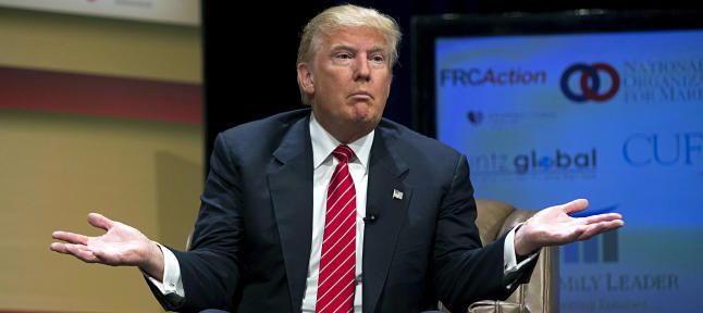 Abuchean a Trump en debate republicano