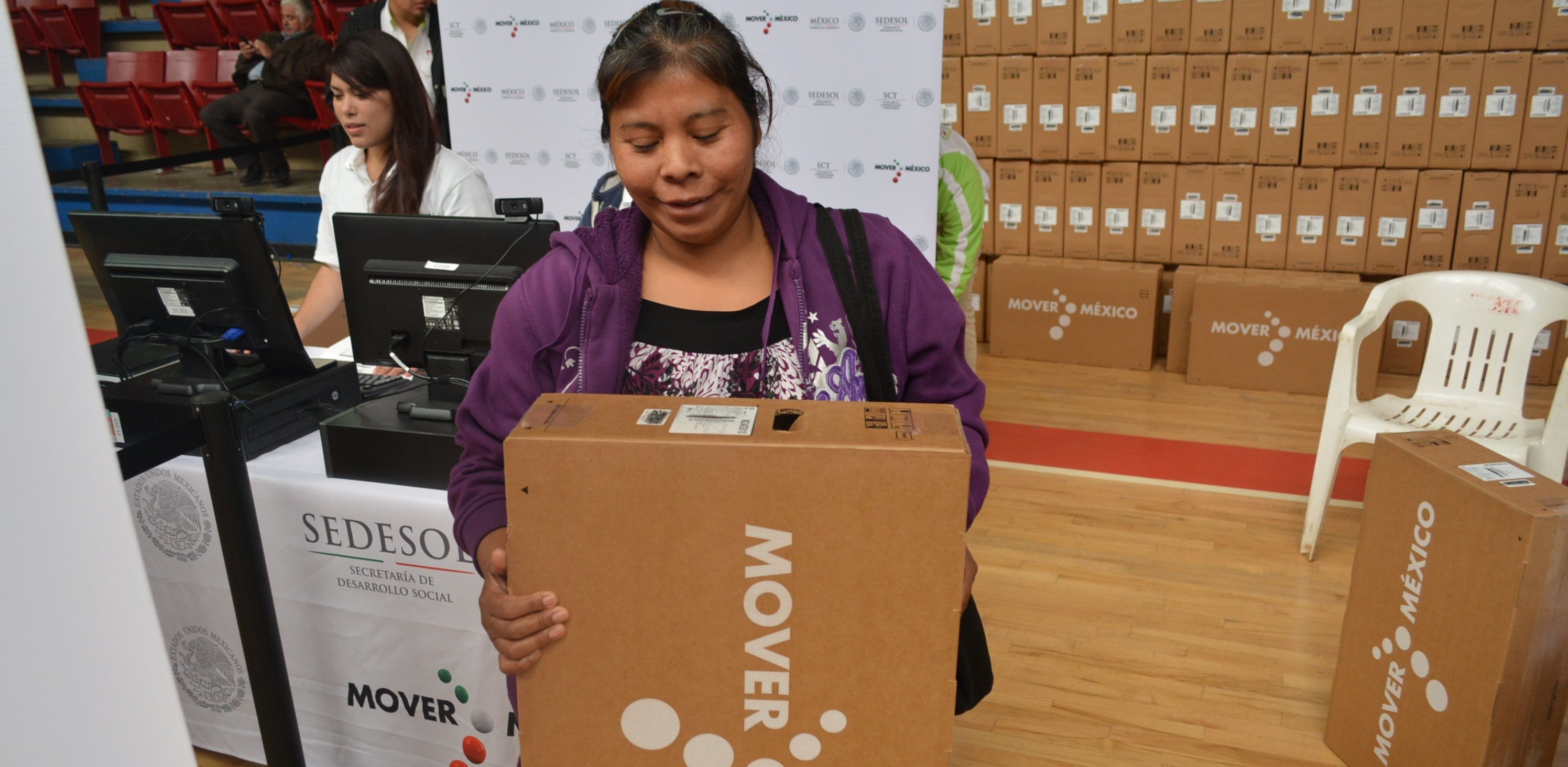 Entregan televisiones digitales en Tamaulipas