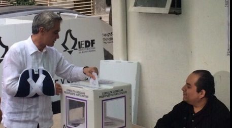 Mancera emite voto por el Presupuesto Participativo