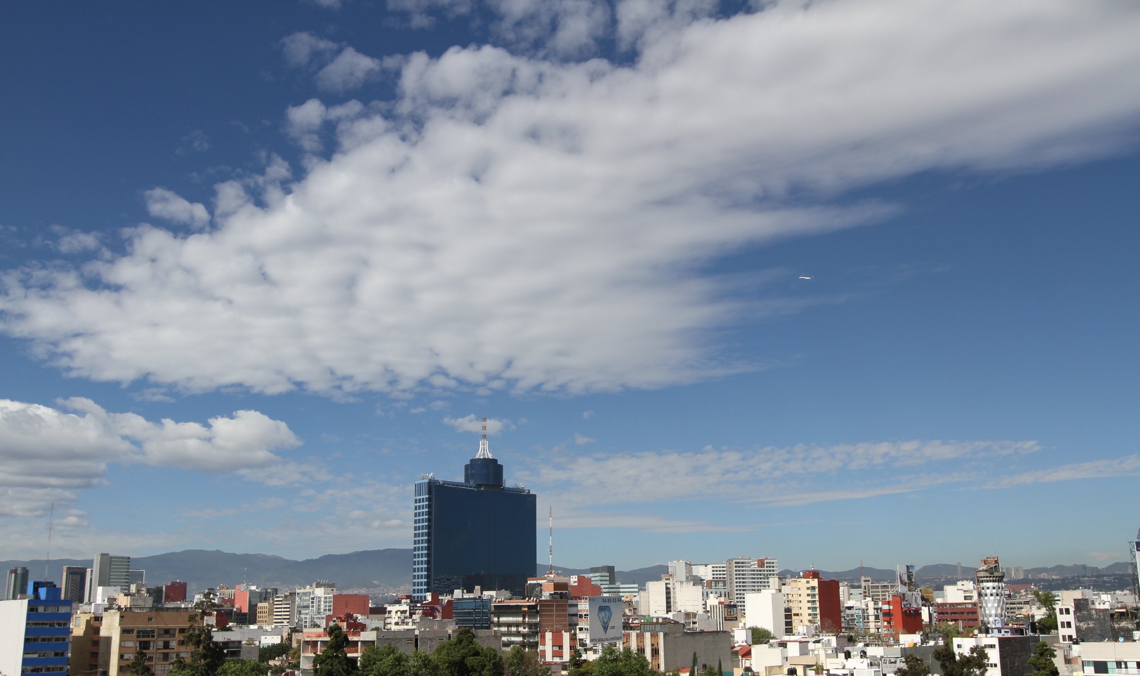 Habrá cielo medio nublado en el Valle de México