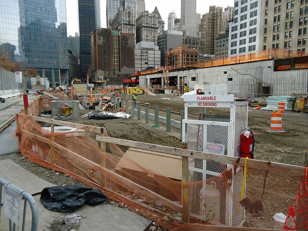Tasa de desempleo de Estados Unidos bajó a 5% en noviembre - 1024px-Construction_site_near_911_Memorial_in_New_York_City