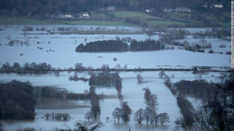 Imágenes: lluvias provocan inundaciones en Reino Unido - 151207095156-uk-weather-floods-storm-desmond-4-exlarge-169