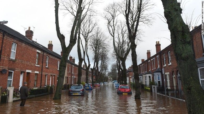 Imágenes: lluvias provocan inundaciones en Reino Unido - 151207095159-uk-weather-floods-storm-desmond-6-exlarge-169