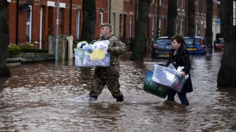 Imágenes: lluvias provocan inundaciones en Reino Unido - 151207095201-uk-weather-floods-storm-desmond-8-exlarge-169
