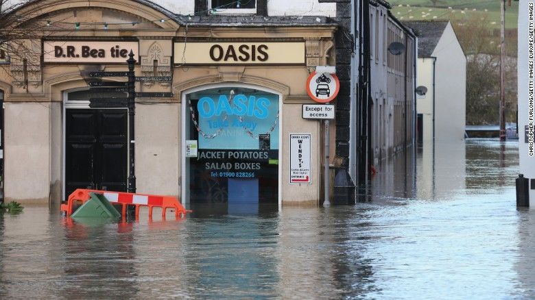 Imágenes: lluvias provocan inundaciones en Reino Unido - 151207095203-uk-weather-floods-storm-desmond-9-exlarge-169