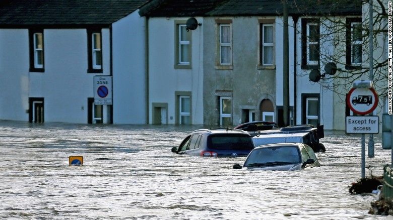 Imágenes: lluvias provocan inundaciones en Reino Unido - 151207095205-uk-weather-floods-storm-desmond-11-exlarge-169
