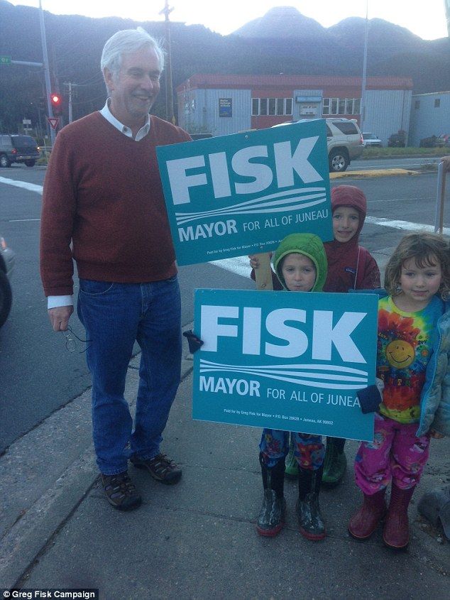 Encuentran muerto al alcalde electo de la capital de Alaska - 2EF35EB200000578-3340517-image-a-124_1448950791573