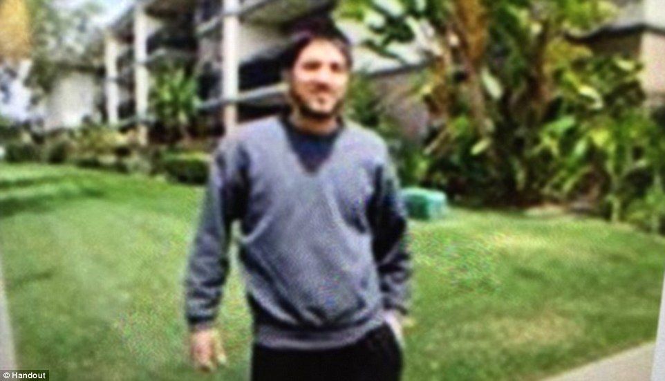 Video: el rescate en San Bernardino - 2F03B85700000578-3343309-Syed_Rizwan_Farook_pictured_28_who_is_U_S_born_and_Tashfeen_Mali-a-72_1449129294585