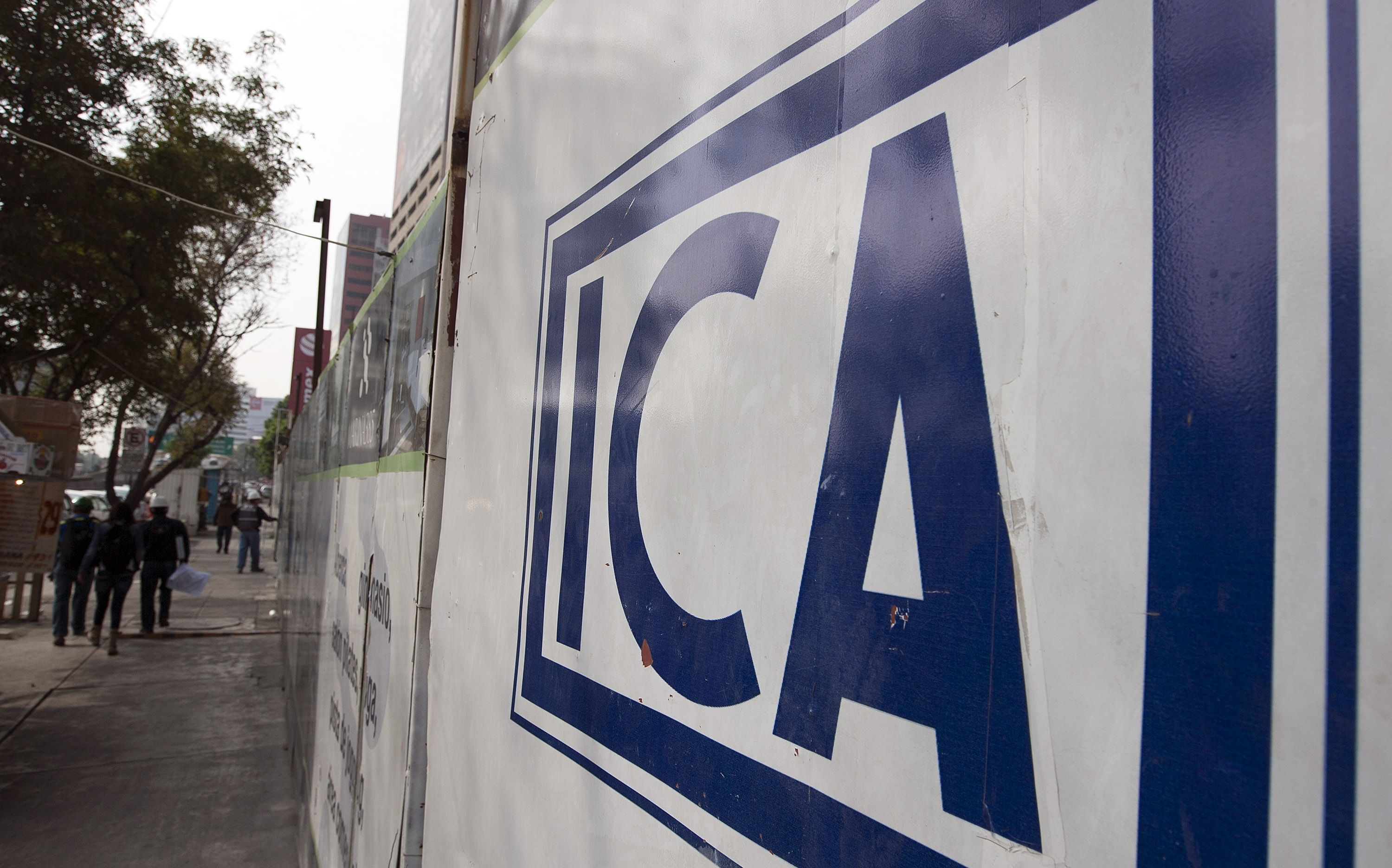 Suspenden a ICA en la BMV tras desplomarse sus acciones