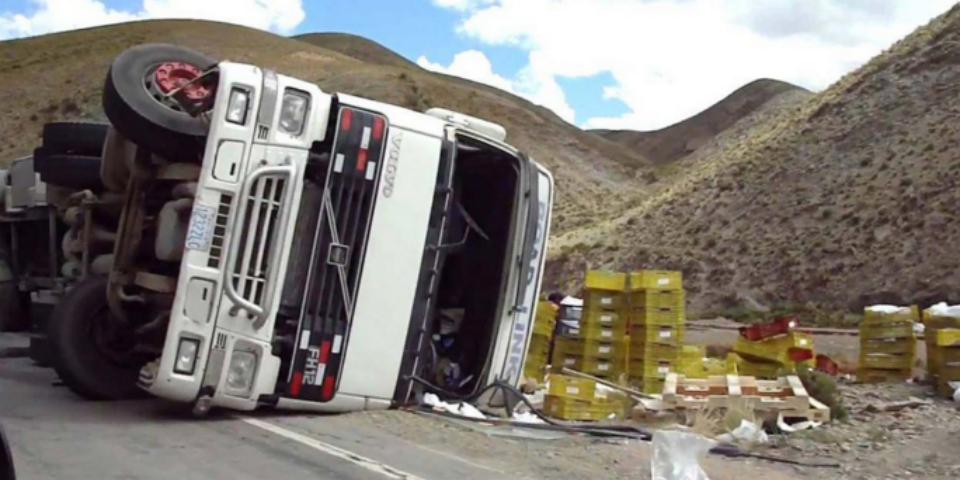 Al menos once muertos por accidente carretero en Bolivia