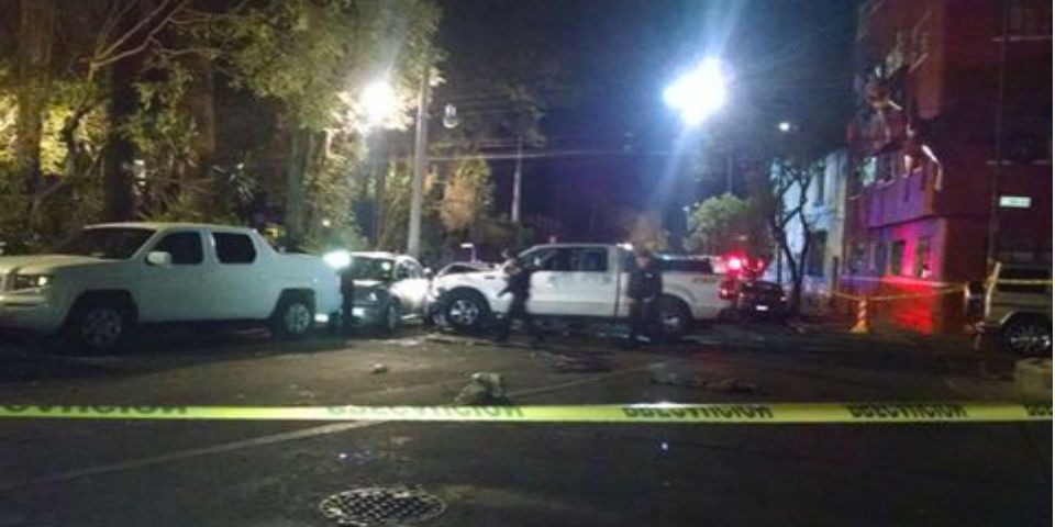 Policías del D.F. se enfrentan con miembros de la Asamblea de Barrios