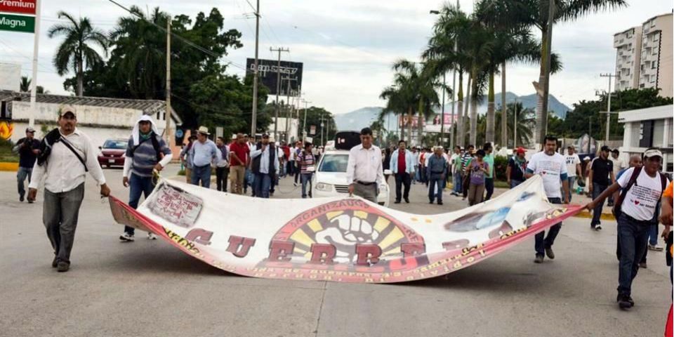 Marcha la CETEG en Acapulco contra la evaluación
