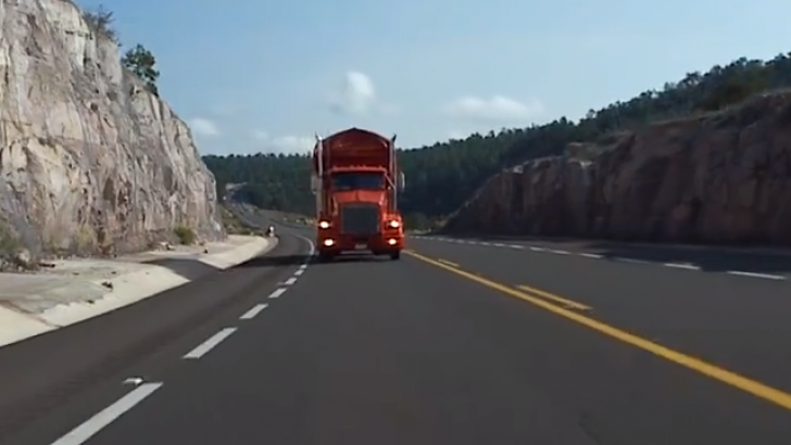 SCT limita tránsito de grúas industriales y vehículos de gran peso por periodo vacacional