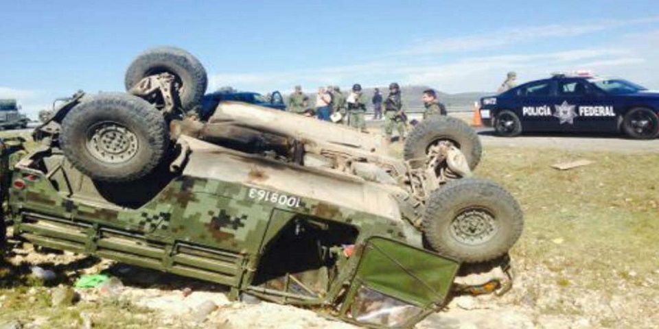 Vuelca camión de militares en San Luis Potosí