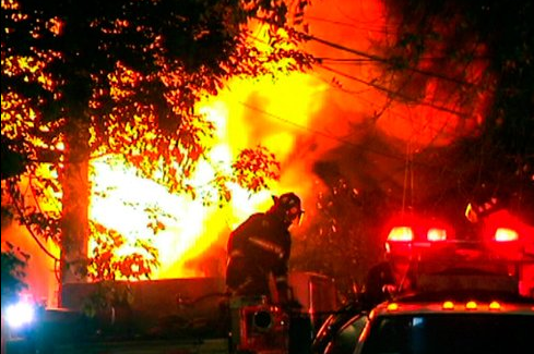 Desalojan a más de 600 personas por incendio en Tlatelolco