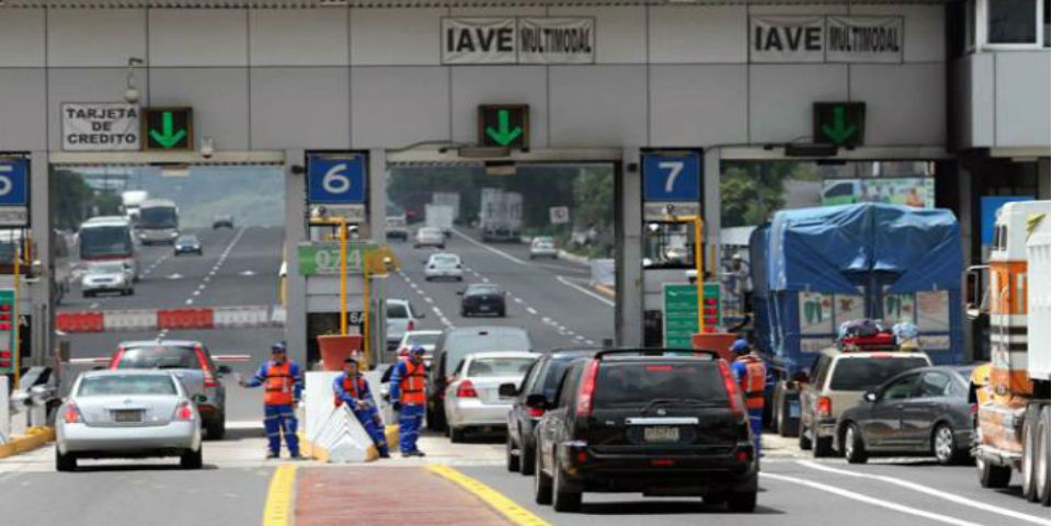 Manifestantes toman caseta de Cuernavaca