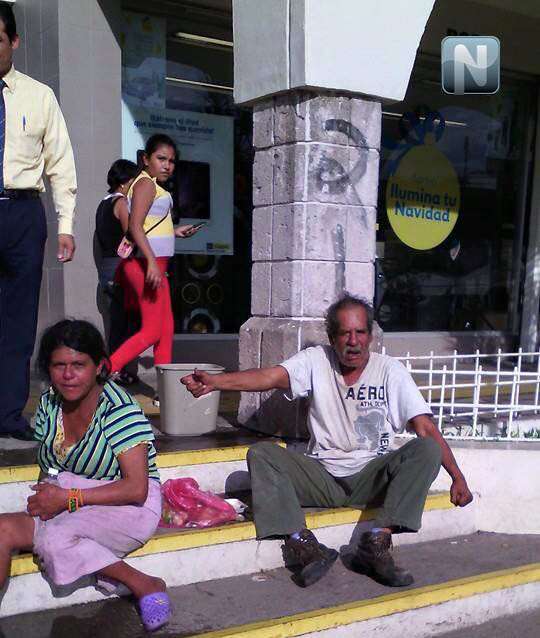 Empleado de Coppel agrede a dos indigentes en Nayarit