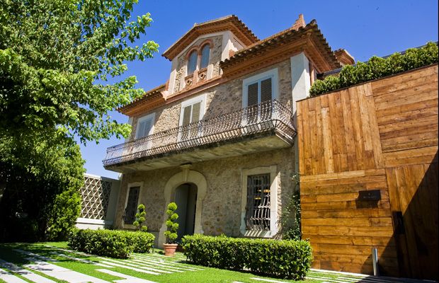 Los cinco restaurantes a los que entrar es una misión imposible - El-Celler-de-Can-Roca_Exterior_2015