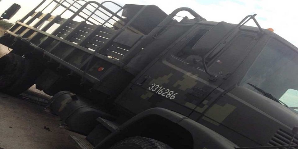 Deja accidente carretero 14 militares heridos