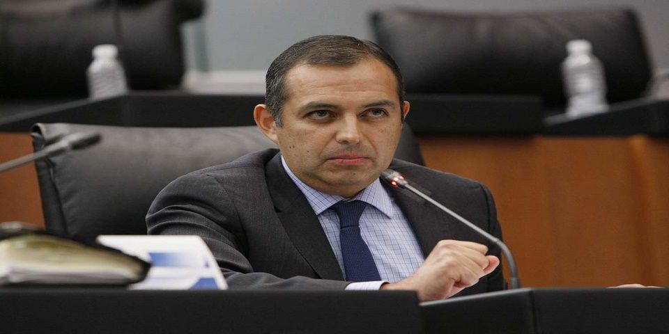 Cordero responde a Moreira por acusaciones